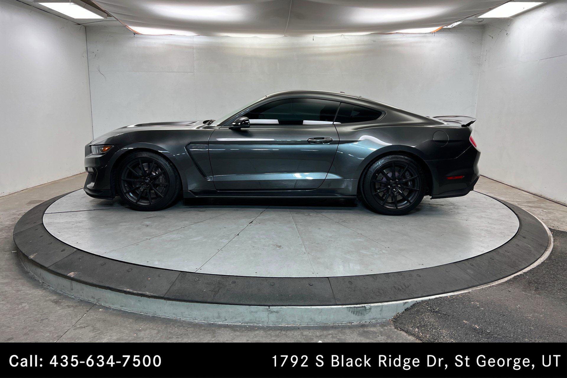 Used 2017 Ford Mustang Shelby GT350 image 2