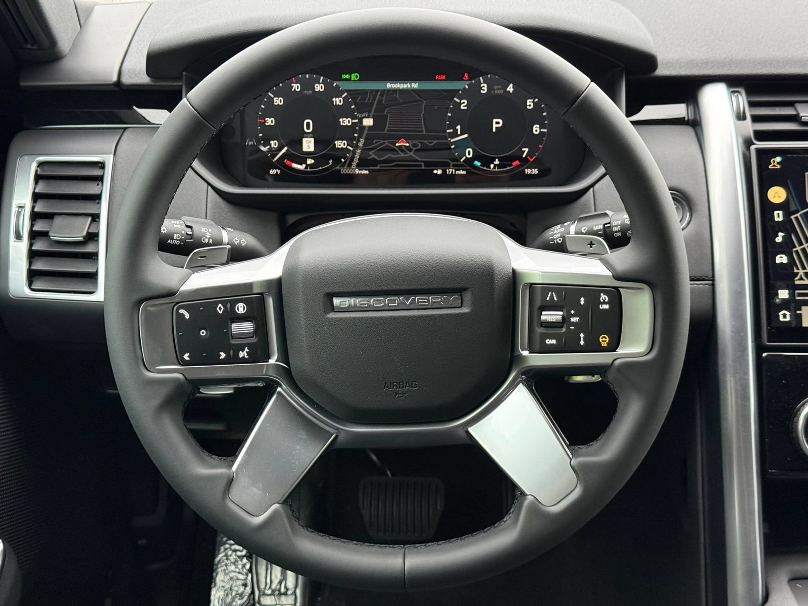 New 2026 Land Rover Discovery S AWD/4WD image 36