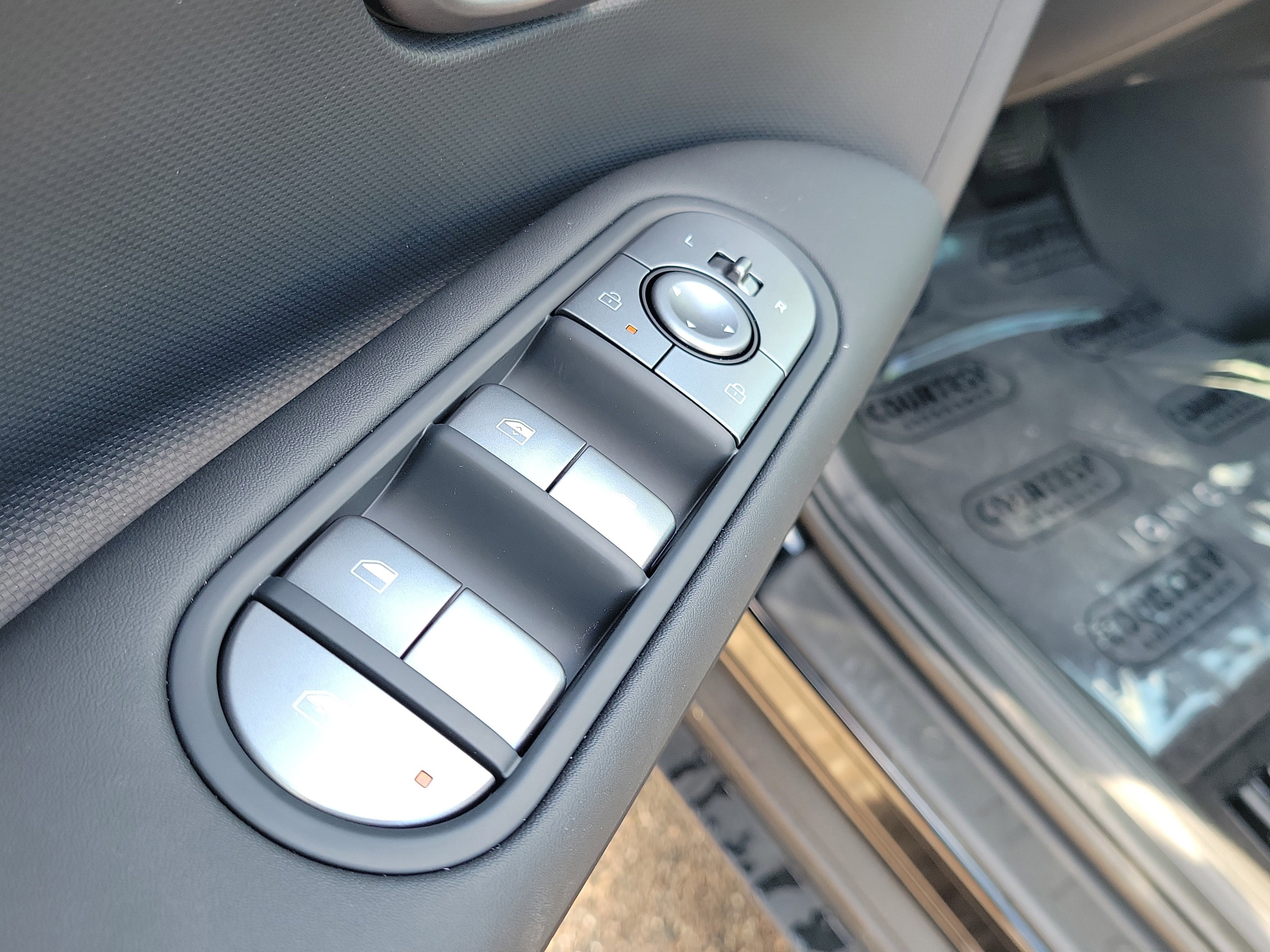 New 2025 Hyundai Ioniq 5 SE image 18