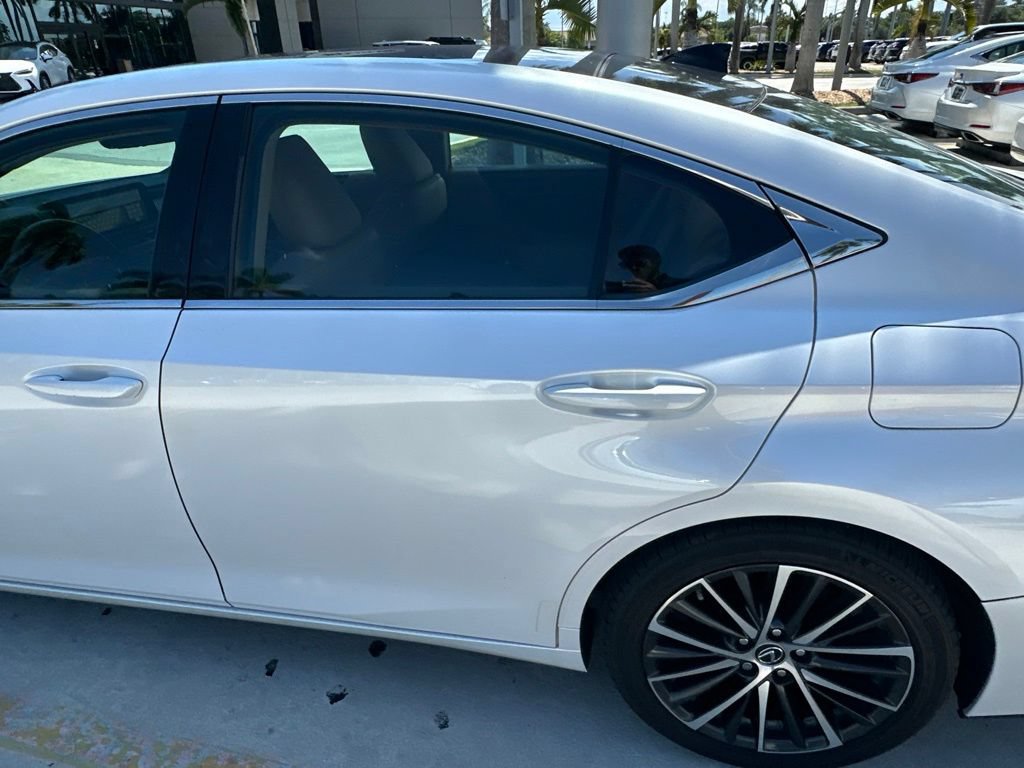 Used 2023 Lexus ES 350 w/ Premium Package FWD image 11