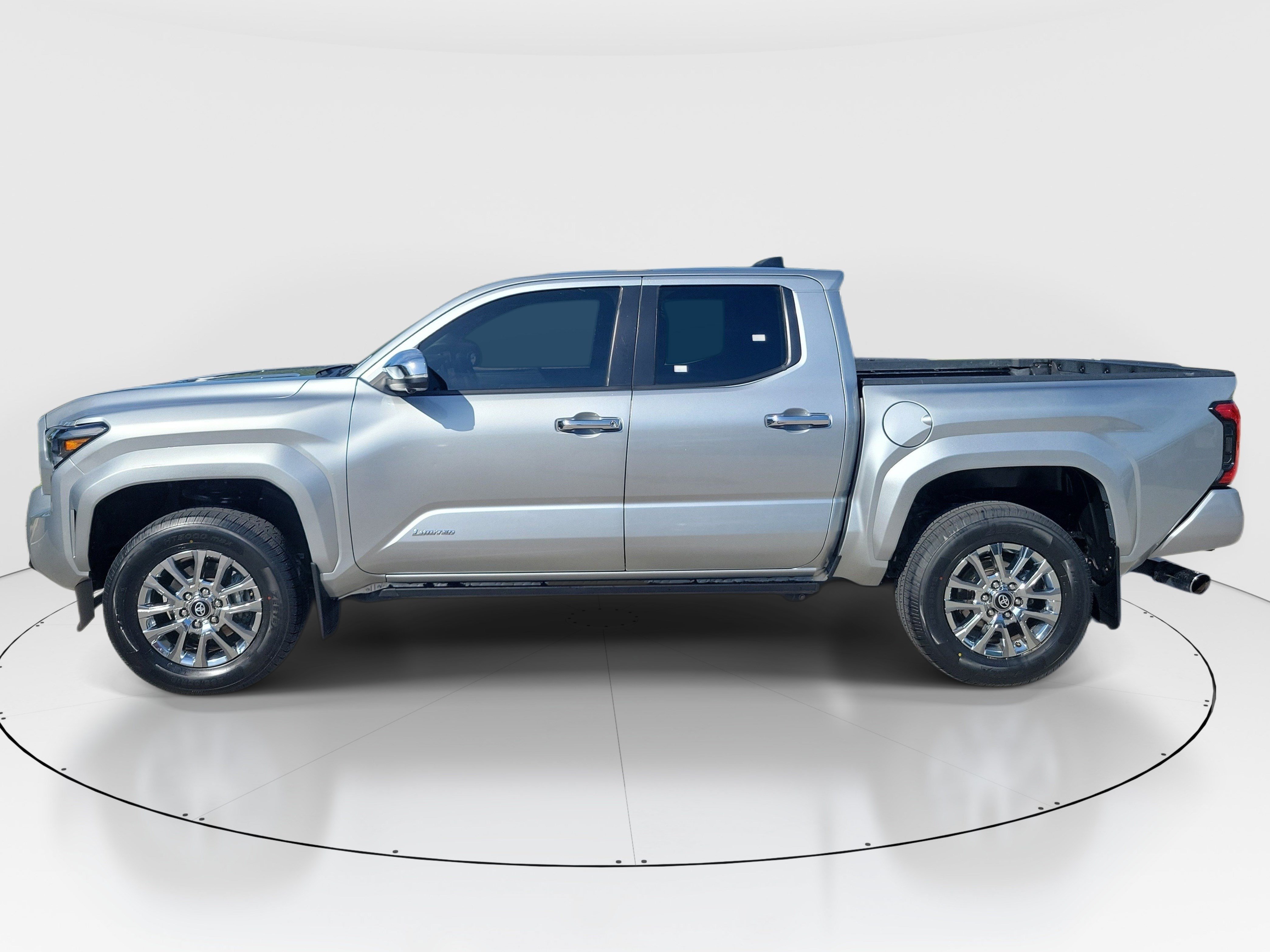 Used 2024 Toyota Tacoma Limited w/ Limited Package (LT) AWD/4WD image 4
