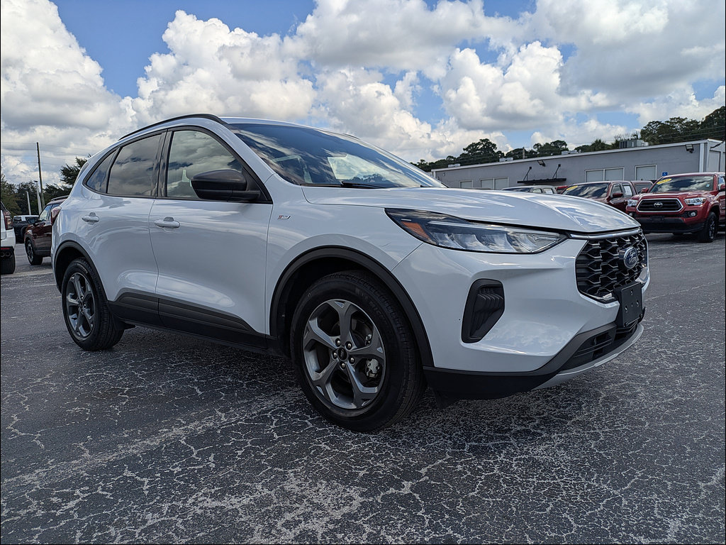 Used 2025 Ford Escape ST-Line FWD image 3