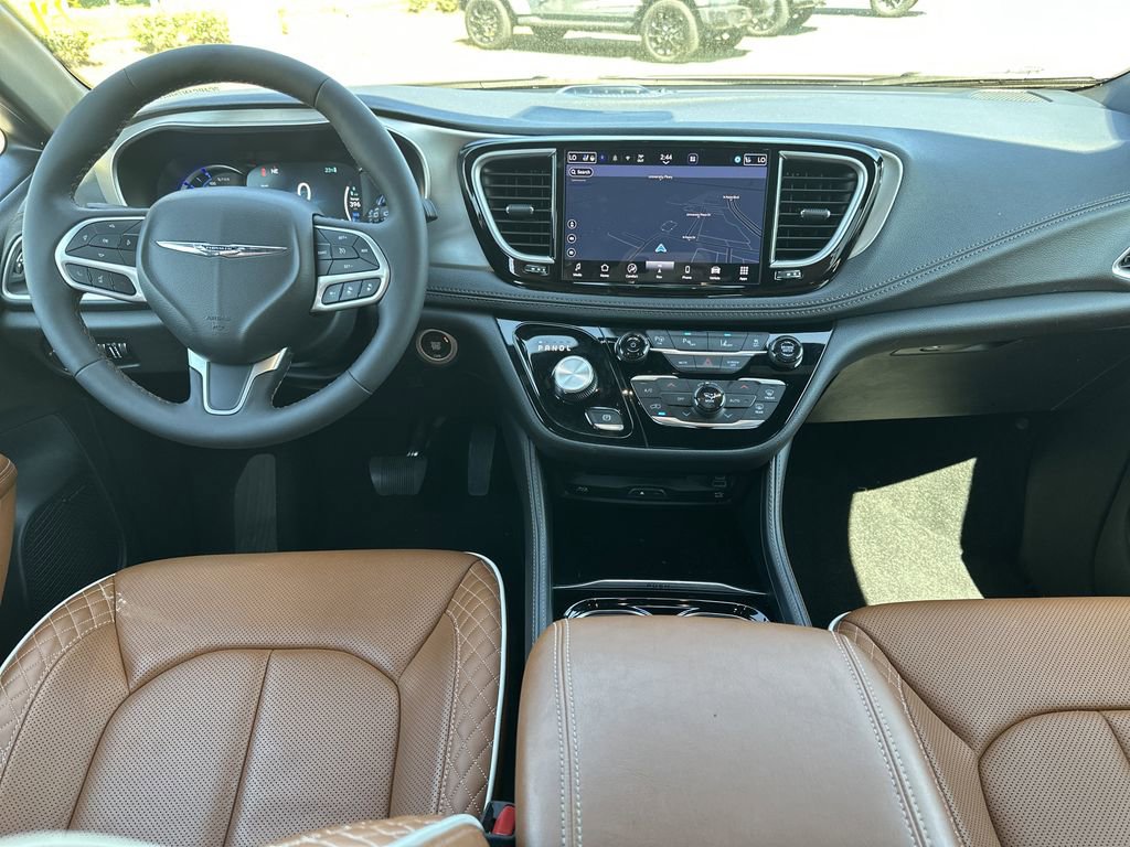 Used 2024 Chrysler Pacifica Pinnacle image 10