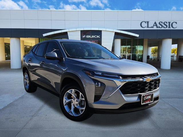 Used 2024 Chevrolet Trax LS w/ LS Convenience Package FWD image 1