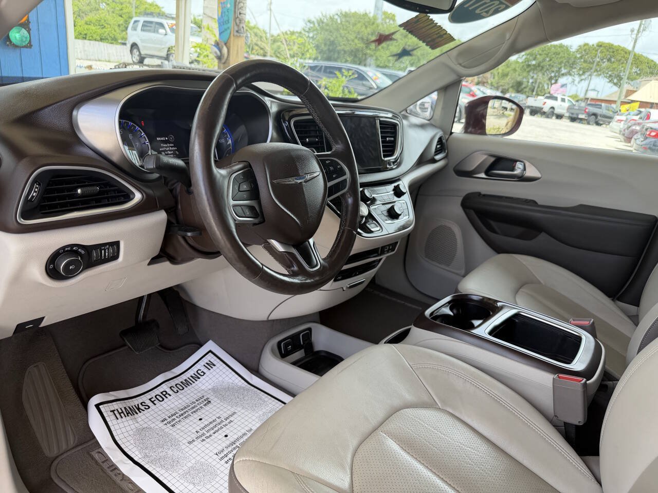 Used 2017 Chrysler Pacifica Touring-L Plus FWD image 10