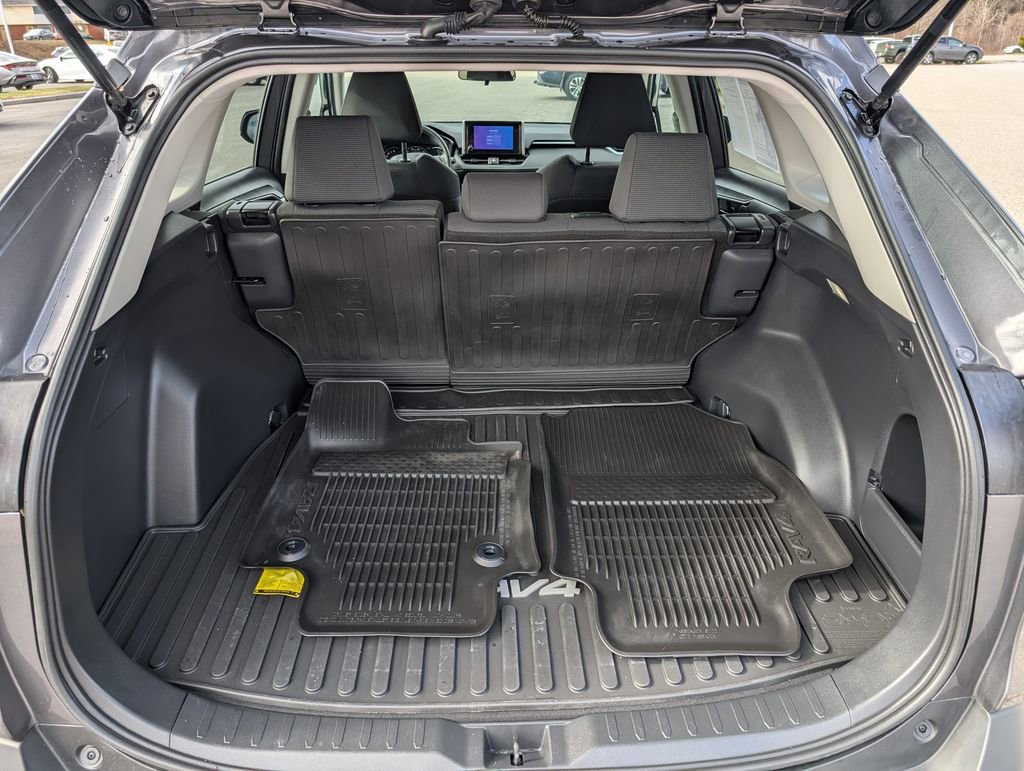 Used 2024 Toyota RAV4 LE image 13