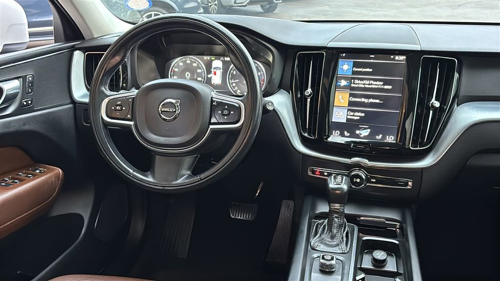 Used 2018 Volvo XC60 T5 Momentum w/ Vision Package image 7