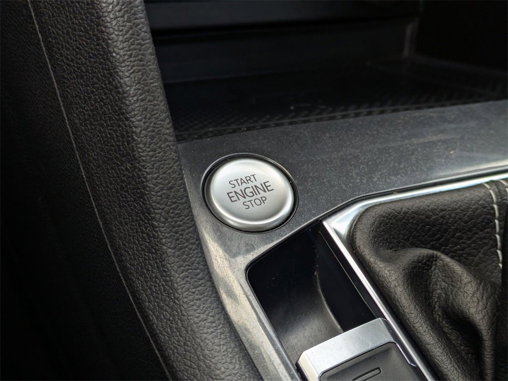 Used 2022 Volkswagen Tiguan SE R-Line image 28