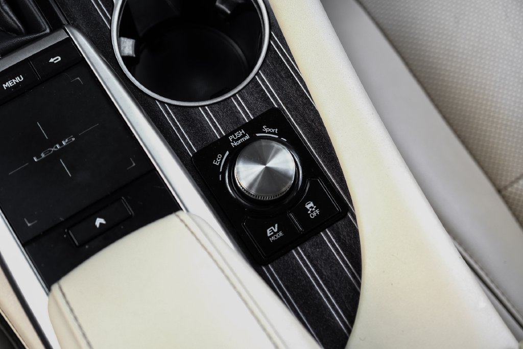 Used 2021 Lexus RX 450h AWD w/ Luxury Package image 28