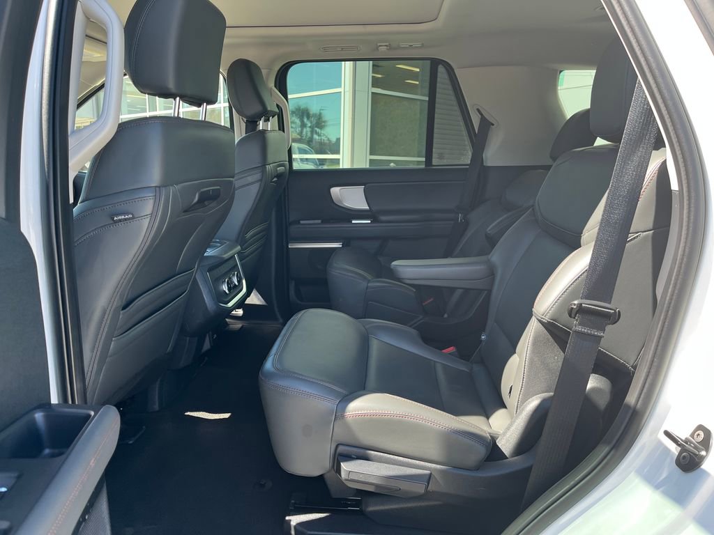 Used 2025 Ford Expedition Active image 12