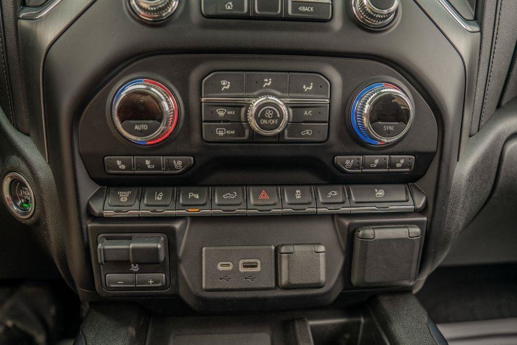 Used 2021 GMC Sierra 3500 Denali w/ Denali Ultimate Package AWD/4WD image 33