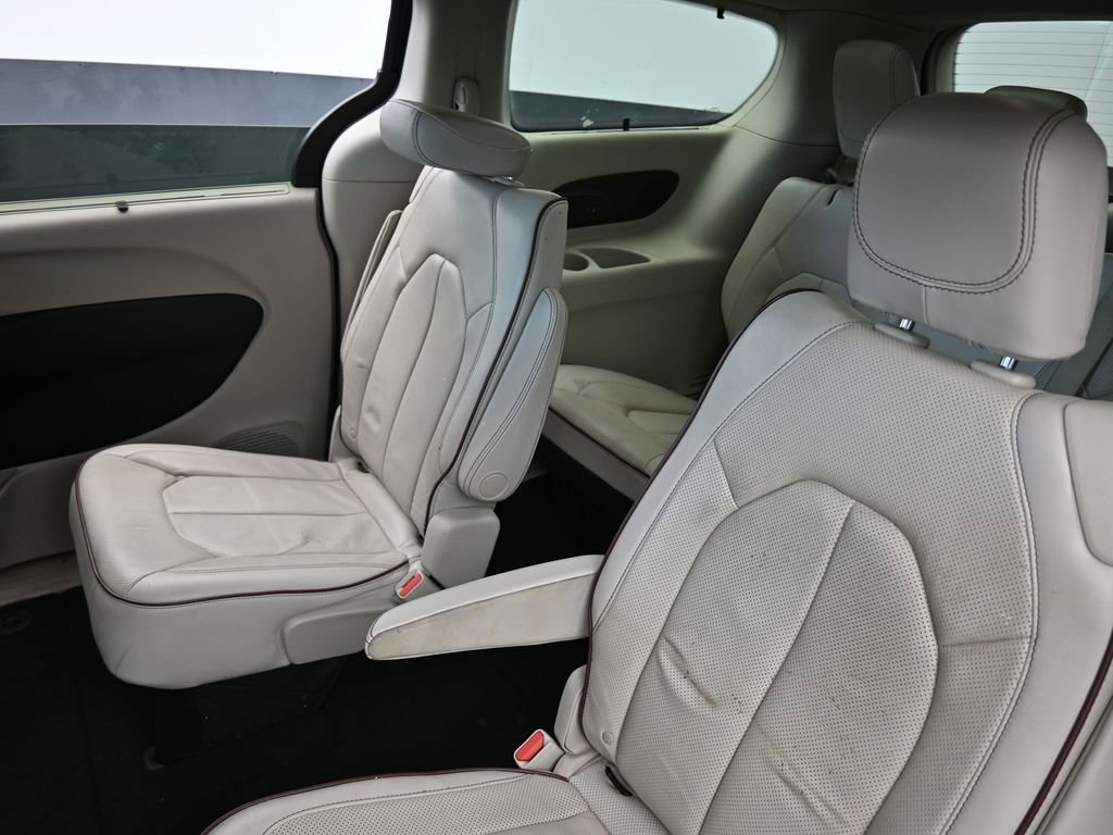 Used 2019 Chrysler Pacifica Limited image 37
