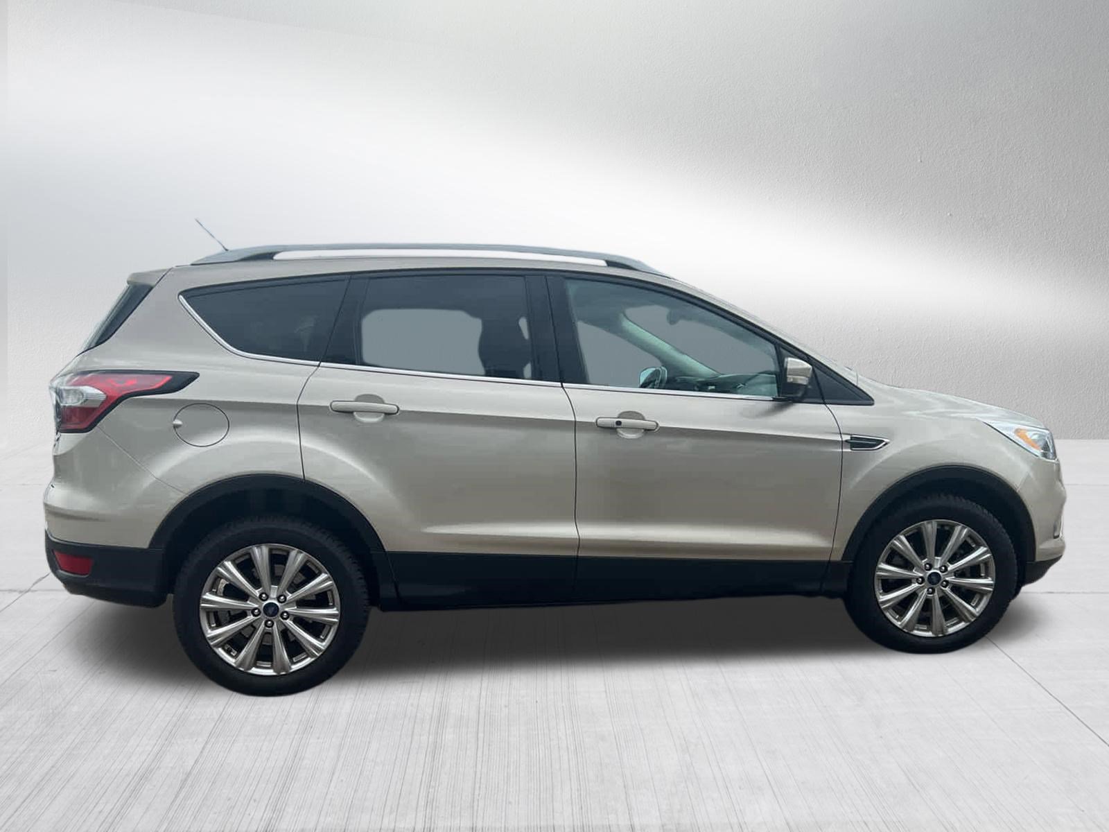 Used 2017 Ford Escape Titanium image 4