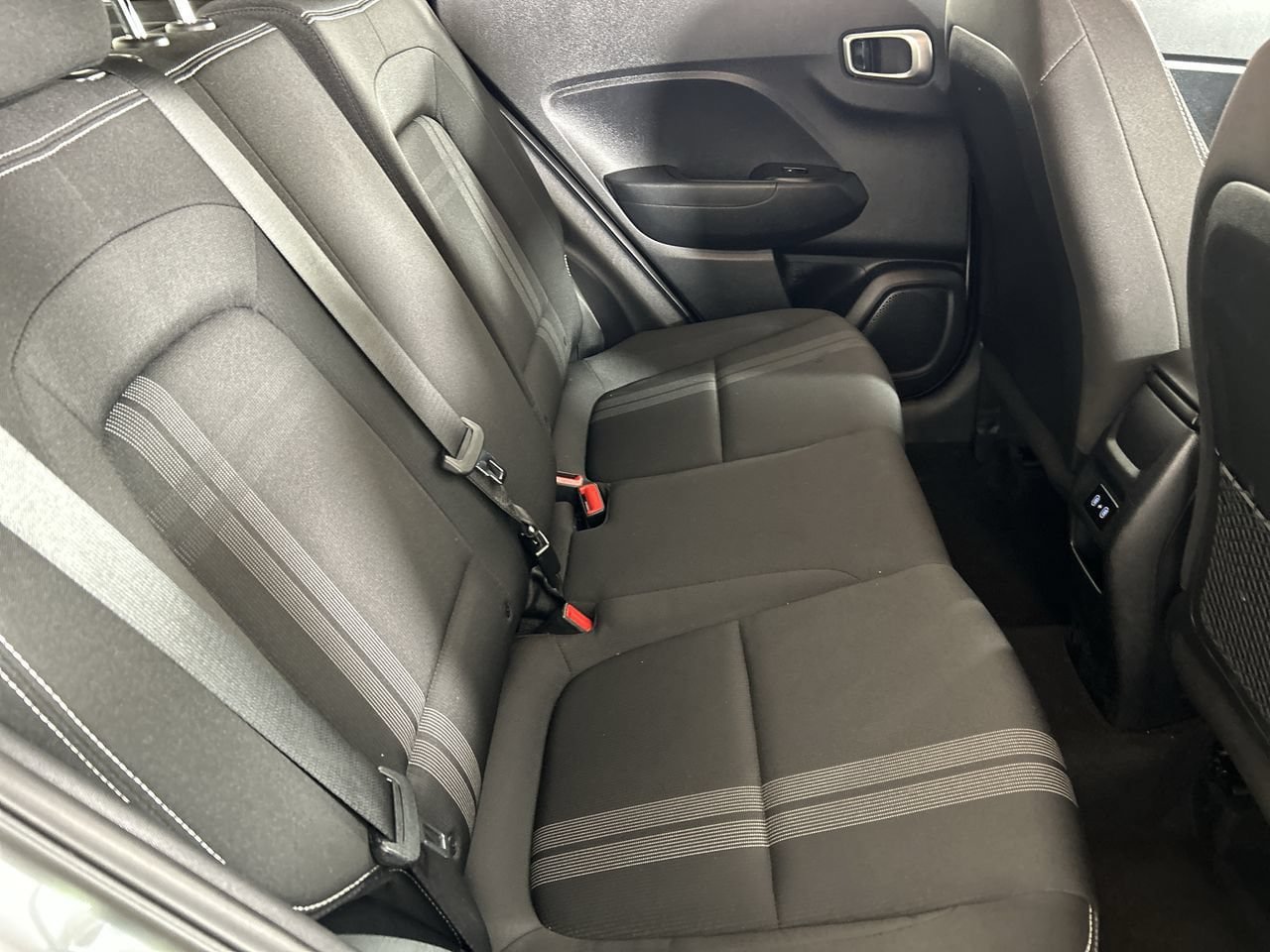 Used 2025 Hyundai Venue SEL FWD image 25