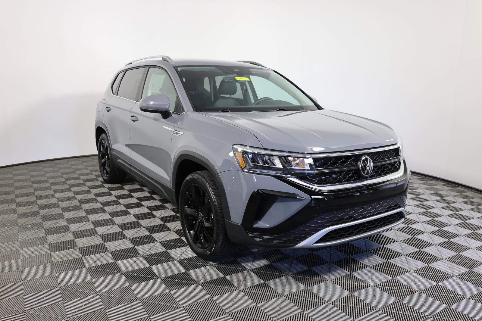 Used 2022 Volkswagen Taos SE AWD/4WD image 3