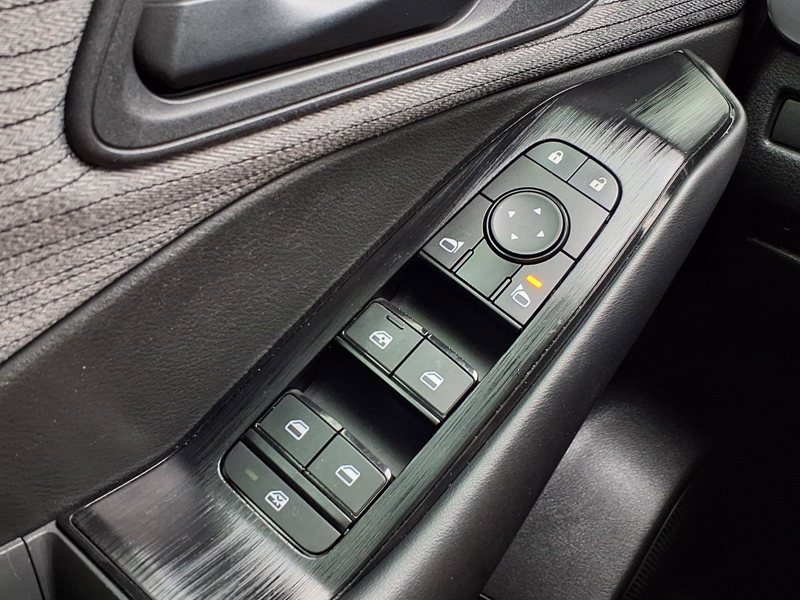 Used 2023 Nissan Rogue S image 22