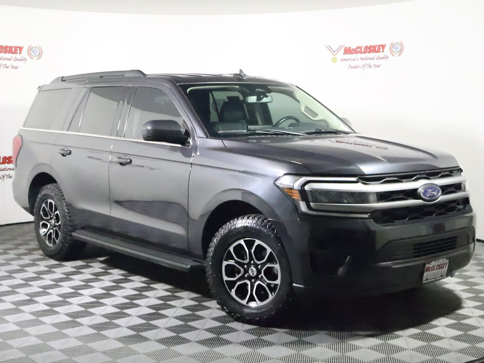 Used 2024 Ford Expedition XLT AWD/4WD image 2