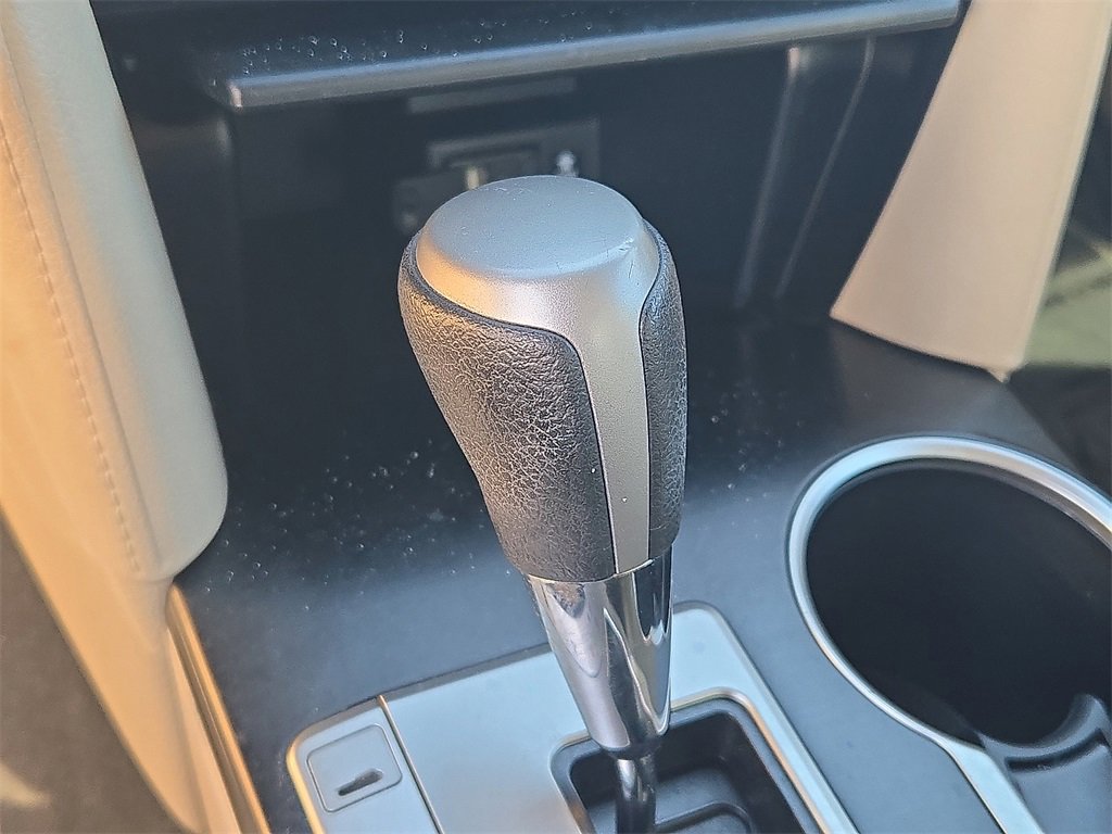 Used 2014 Toyota Camry LE image 16