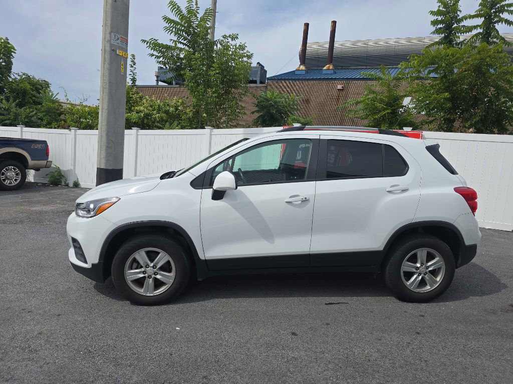 Used 2022 Chevrolet Trax LT w/ LT Convenience Package image 11