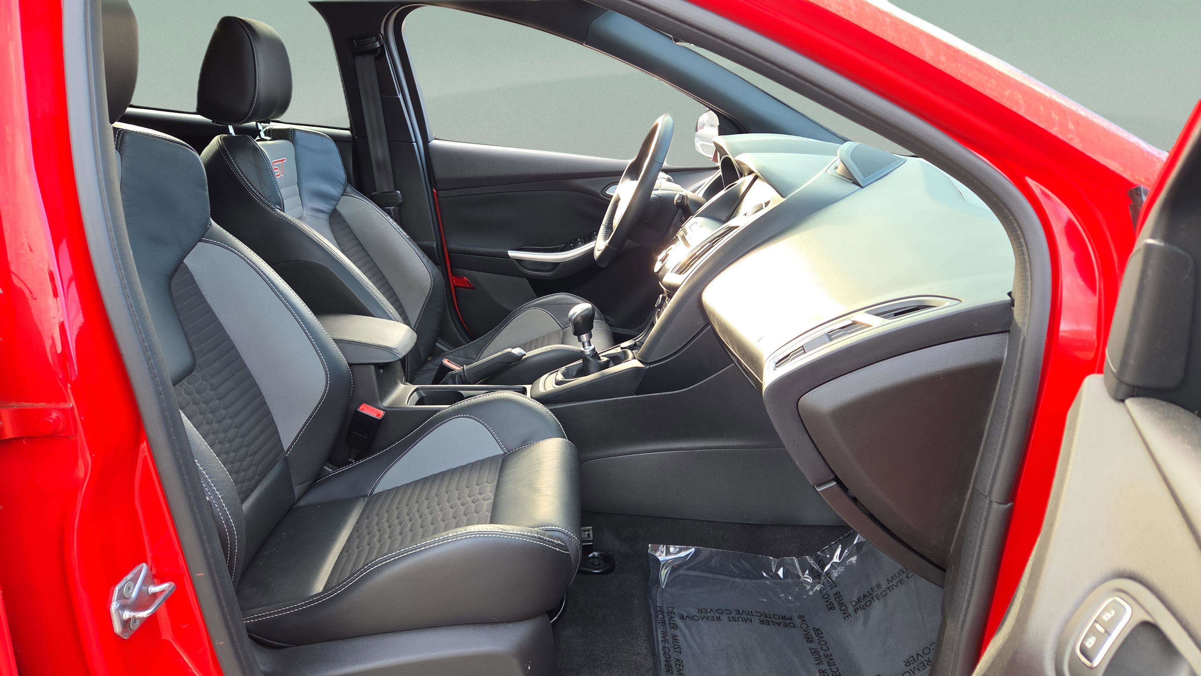 Used 2017 Ford Focus ST w/ Equipment Group 401A image 18