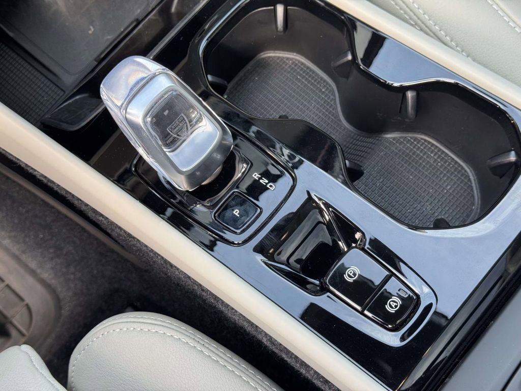 Certified 2026 Volvo XC40 B5 Plus w/ Climate Package image 28