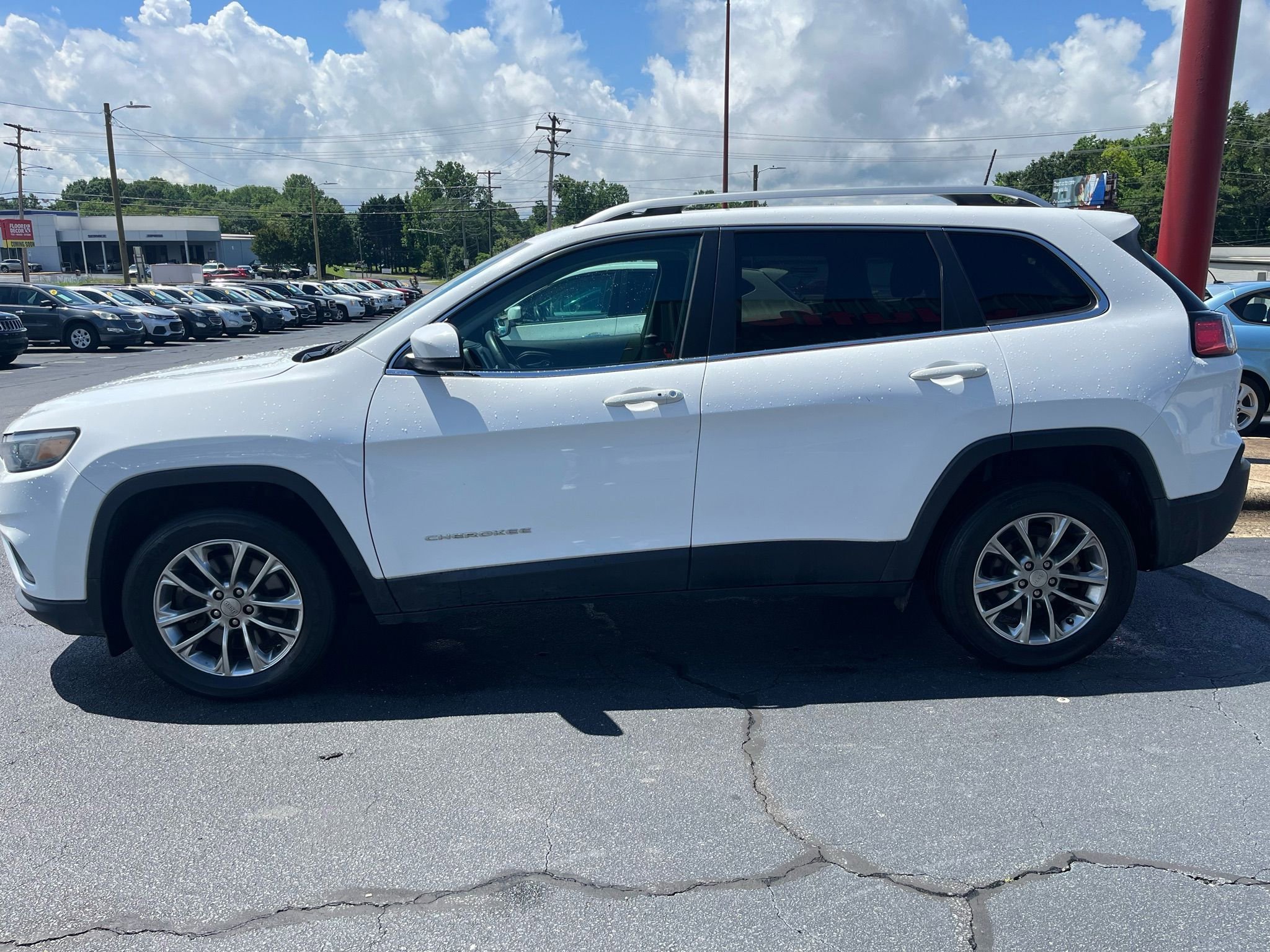 Used 2020 Jeep Cherokee Latitude Plus image 4