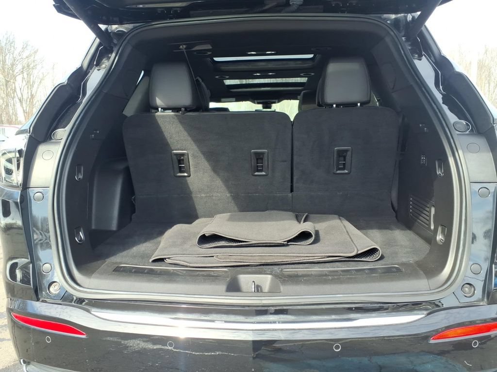 Used 2023 Buick Enclave Avenir w/ Avenir Technology Package FWD image 19