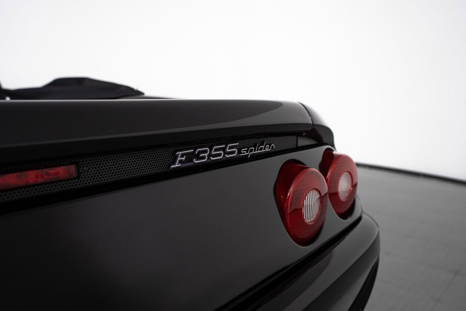 Used 1997 Ferrari F355 Spider image 17