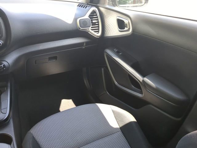 Used 2024 Kia Soul LX w/ Option Group 015 FWD image 16