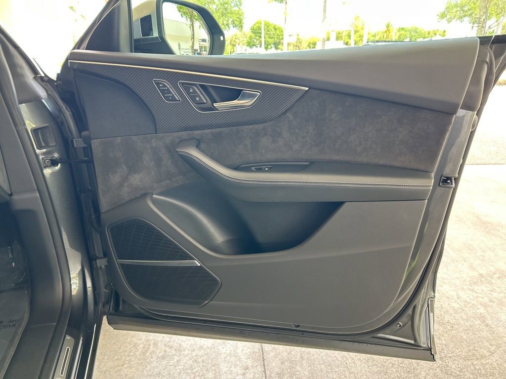 Used 2022 Audi RS Q8 image 26