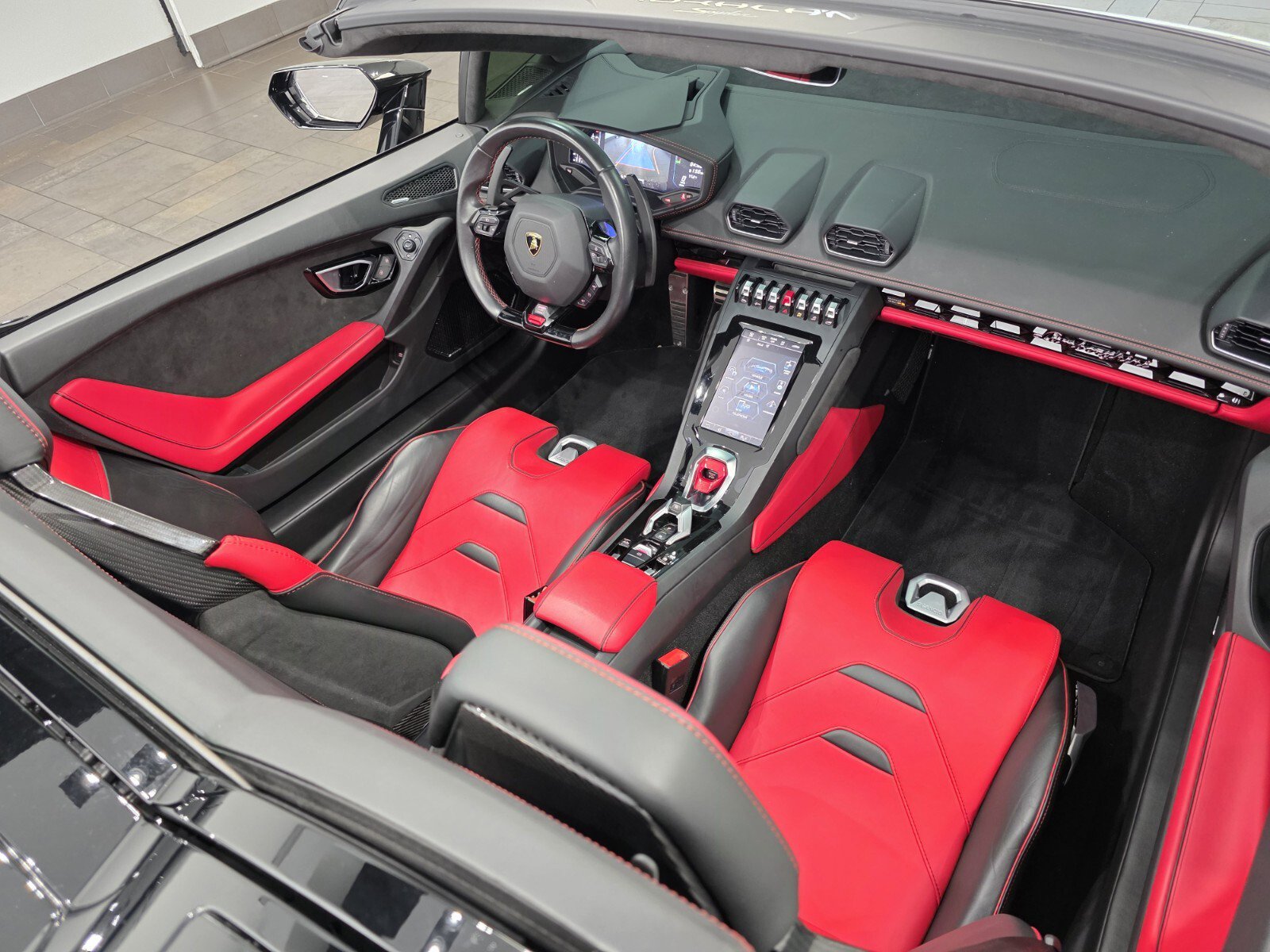 Used 2022 Lamborghini Huracan EVO RWD image 16