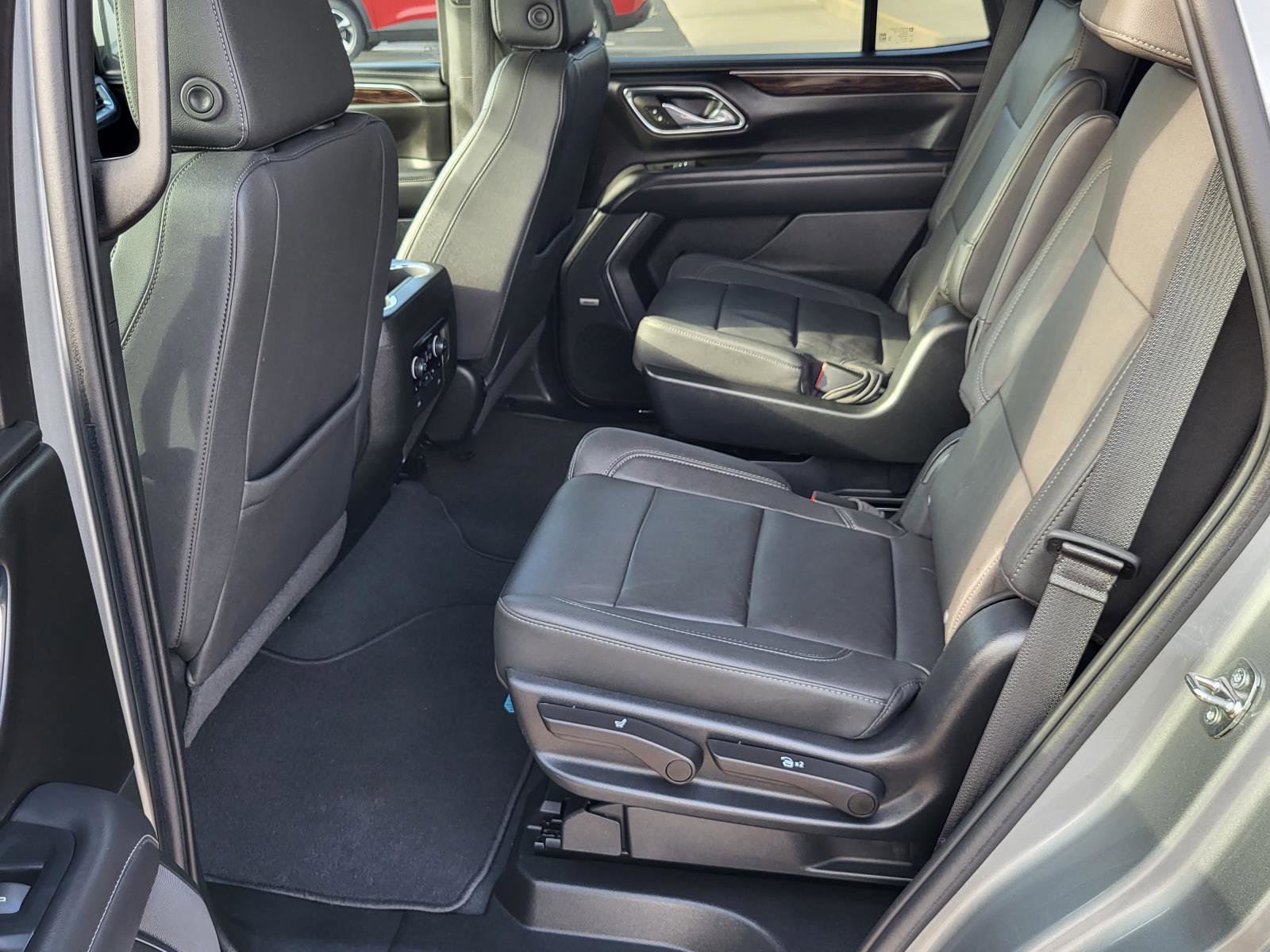Used 2023 Chevrolet Tahoe Z71 w/ Luxury Package AWD/4WD image 13