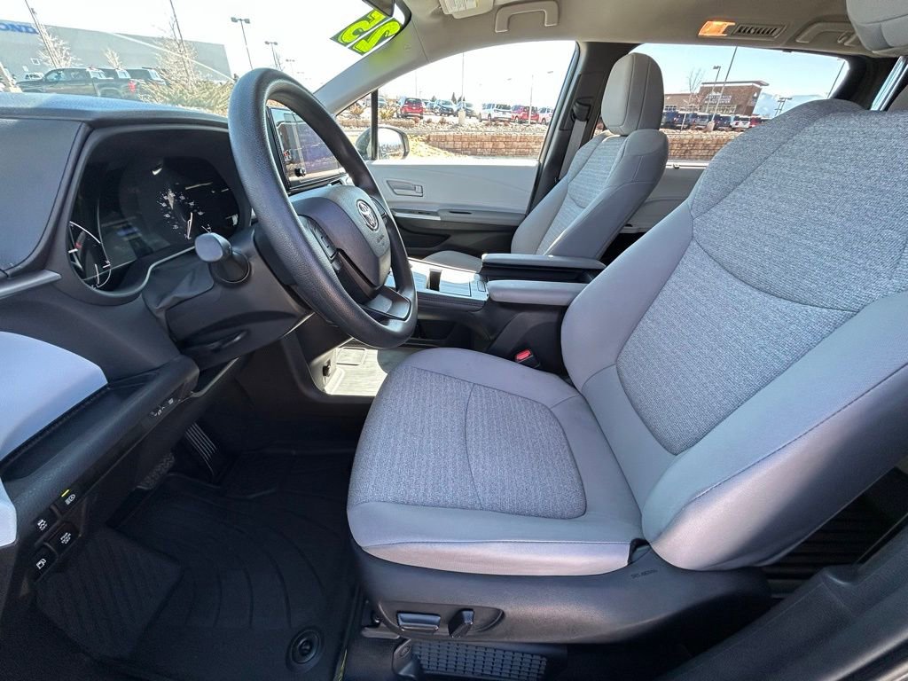 Used 2025 Toyota Sienna LE image 12