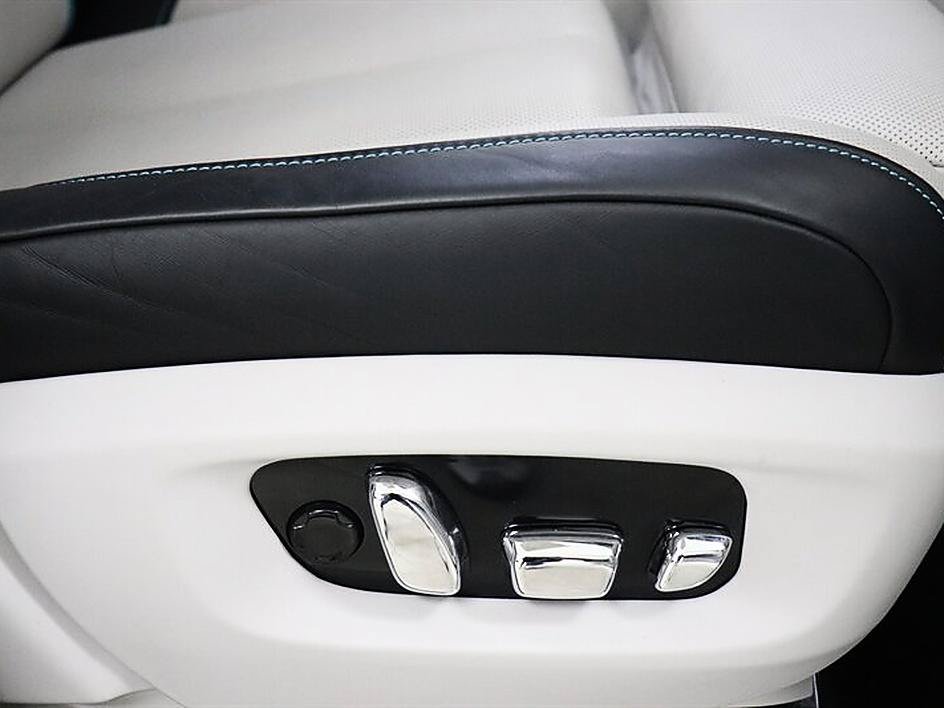 Used 2022 Rolls-Royce Cullinan w/ Cullinan Package AWD/4WD image 17