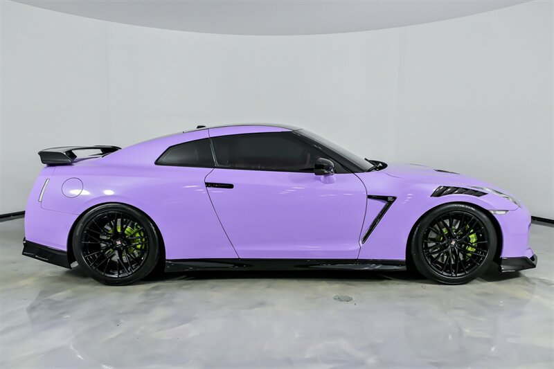 Used 2020 Nissan GT-R Premium AWD/4WD image 14