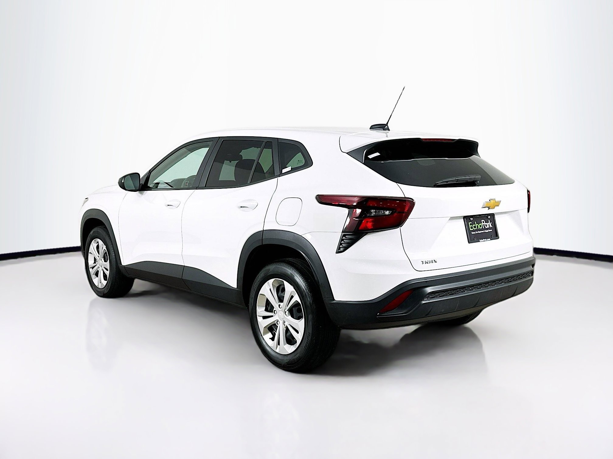 Used 2025 Chevrolet Trax LS image 5