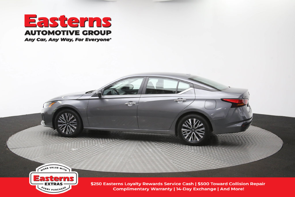 Used 2025 Nissan Altima 2.5 SV FWD image 61