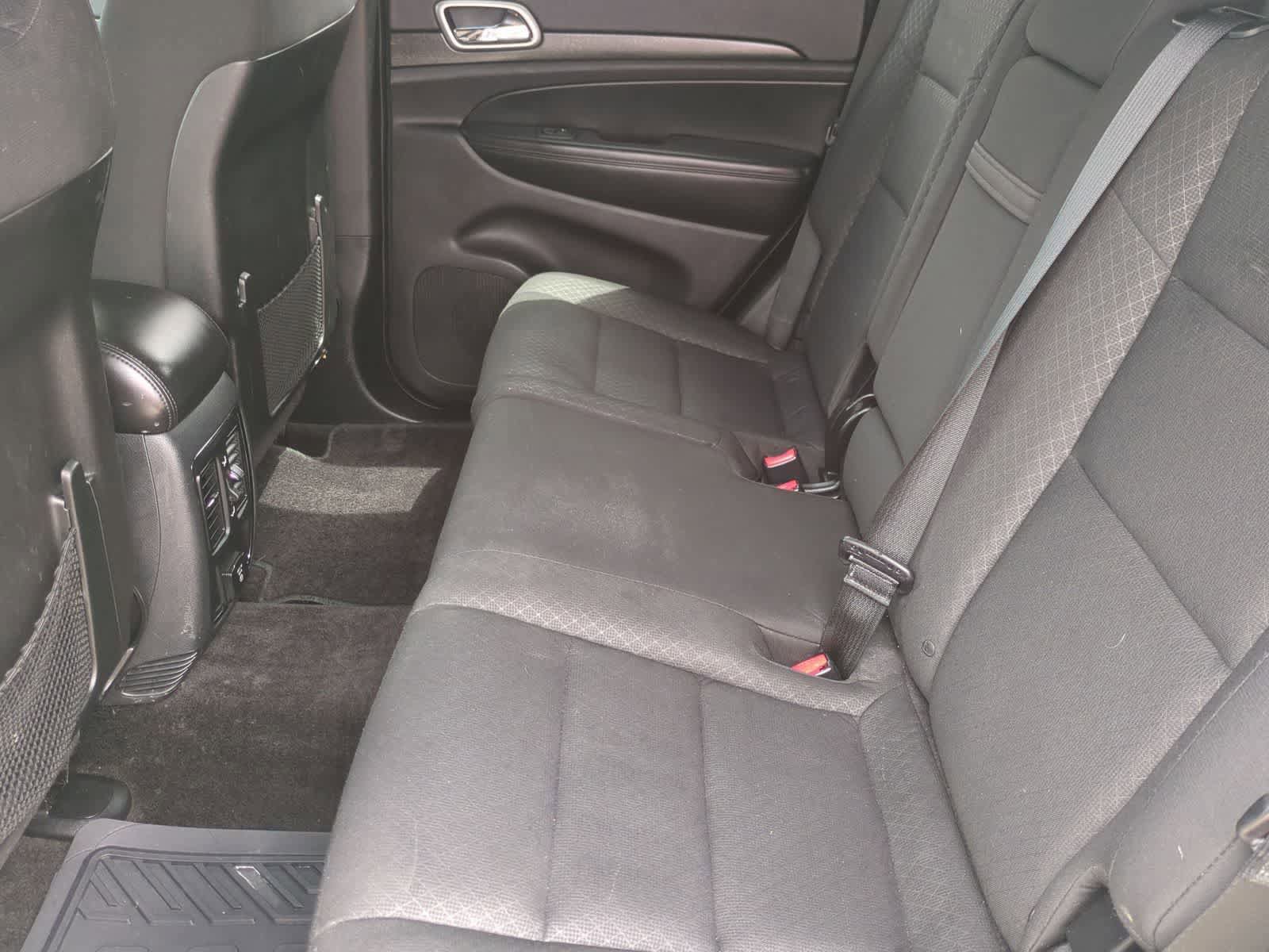 Used 2018 Jeep Grand Cherokee Laredo AWD/4WD image 19