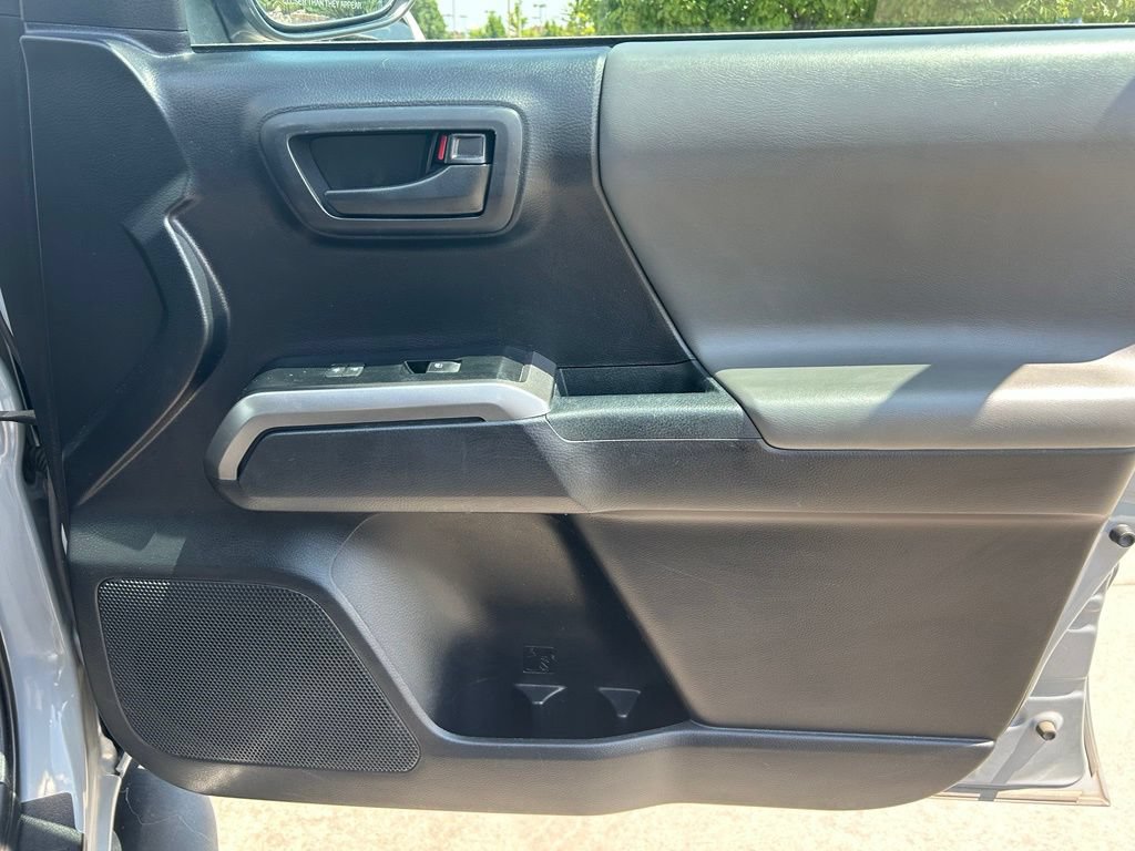 Used 2020 Toyota Tacoma SR5 AWD/4WD image 27