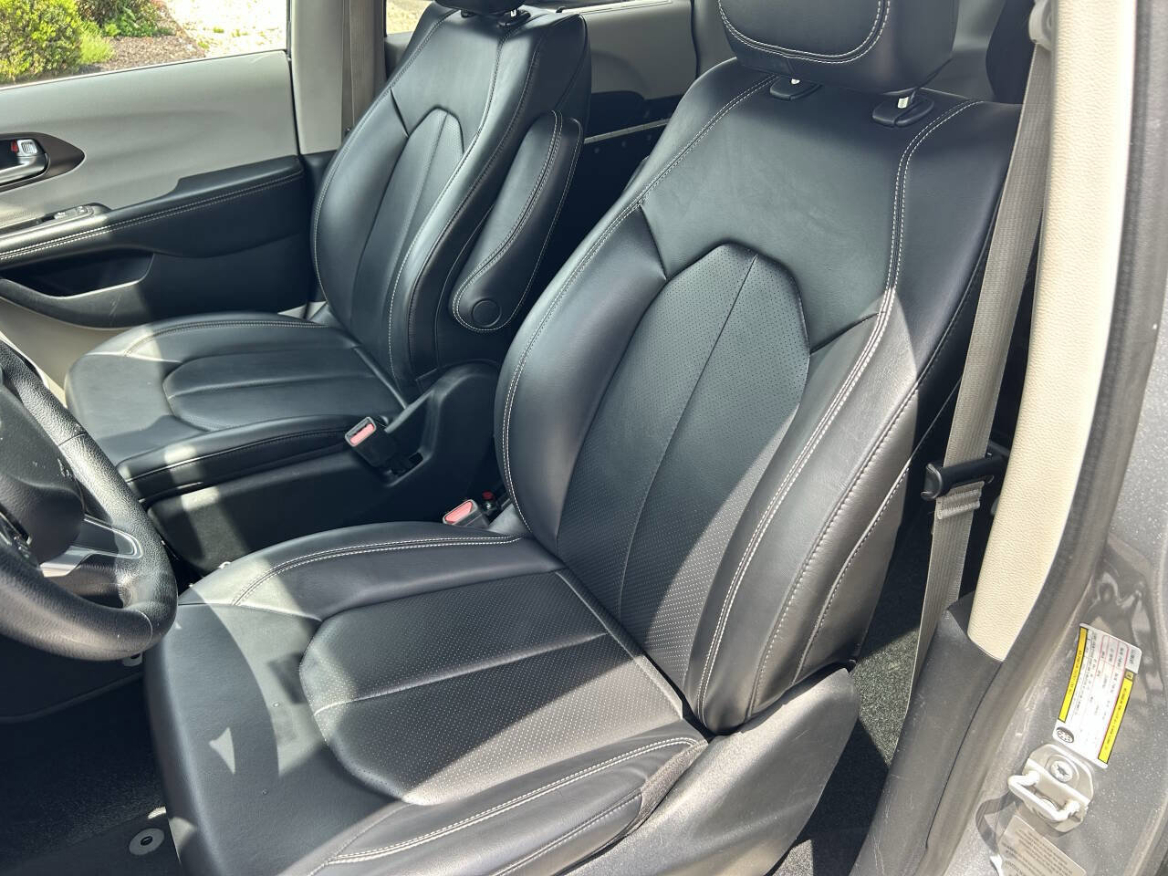 Used 2020 Chrysler Voyager Lxi image 13