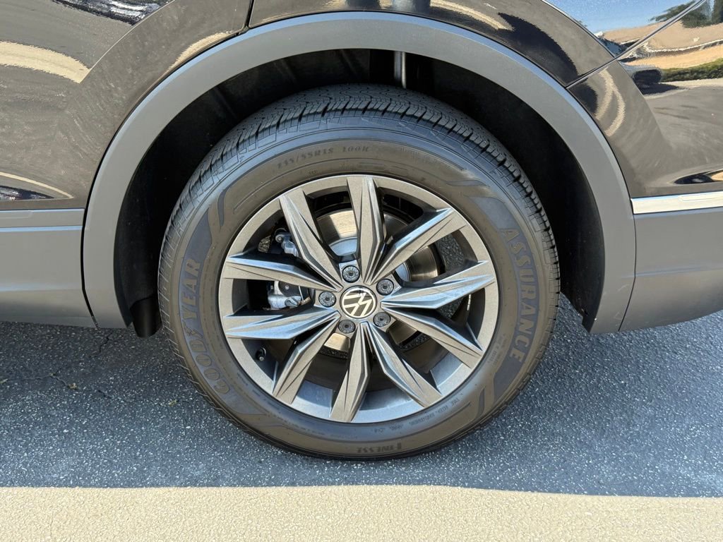 Used 2023 Volkswagen Tiguan SE image 9