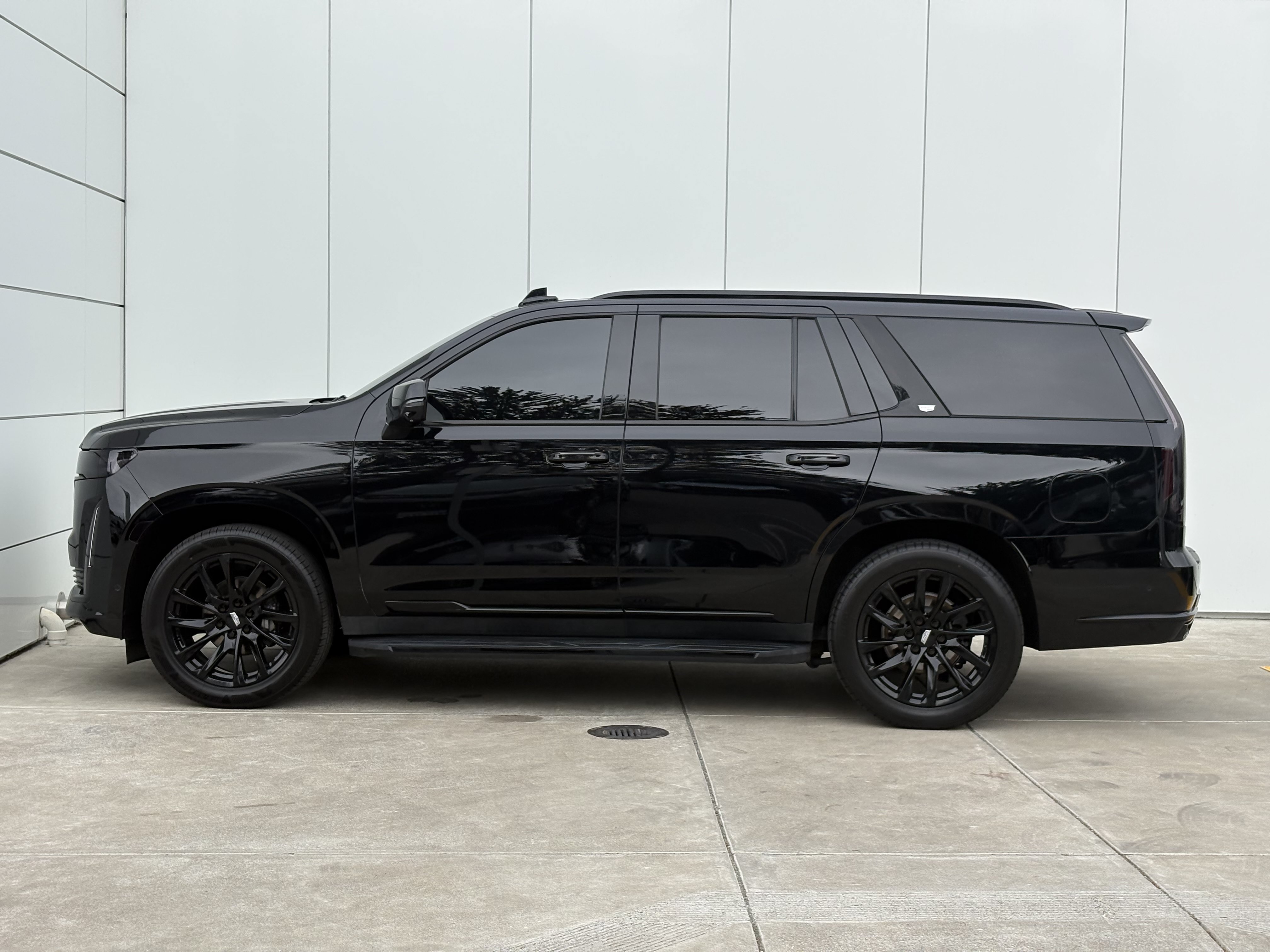 Used 2021 Cadillac Escalade Sport w/ Driver Assist Tech Package AWD/4WD image 4