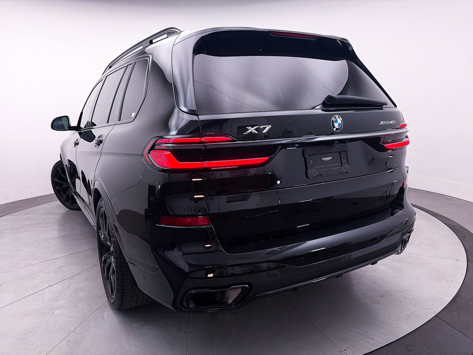 Used 2024 BMW X7 xDrive40i w/ M Sport Package image 11