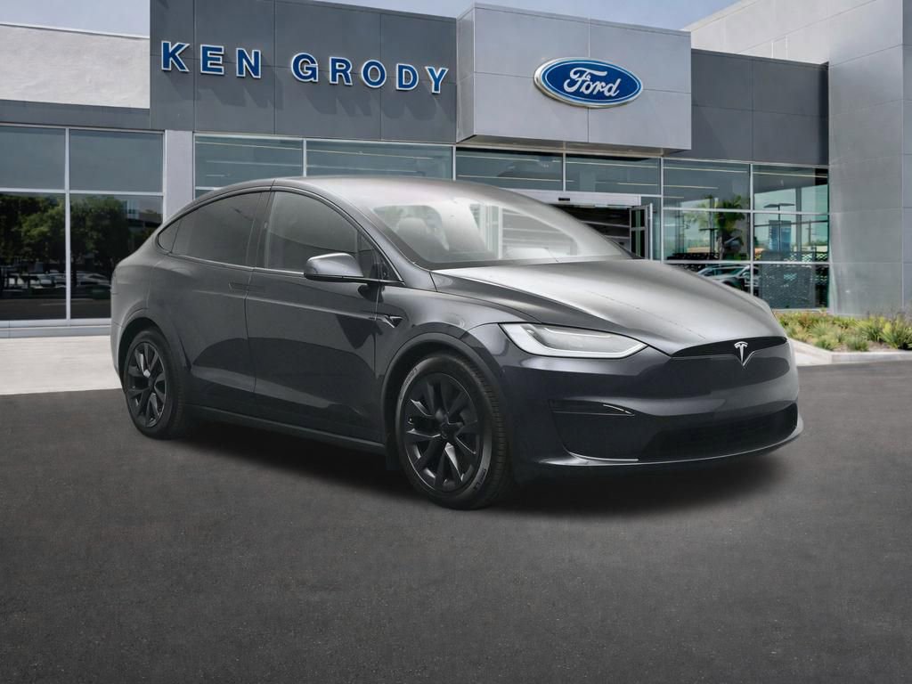 Used 2024 Tesla Model X image 1