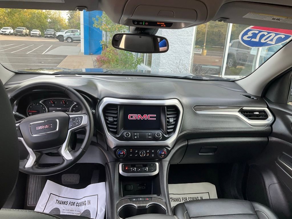 Used 2023 GMC Acadia SLT image 3