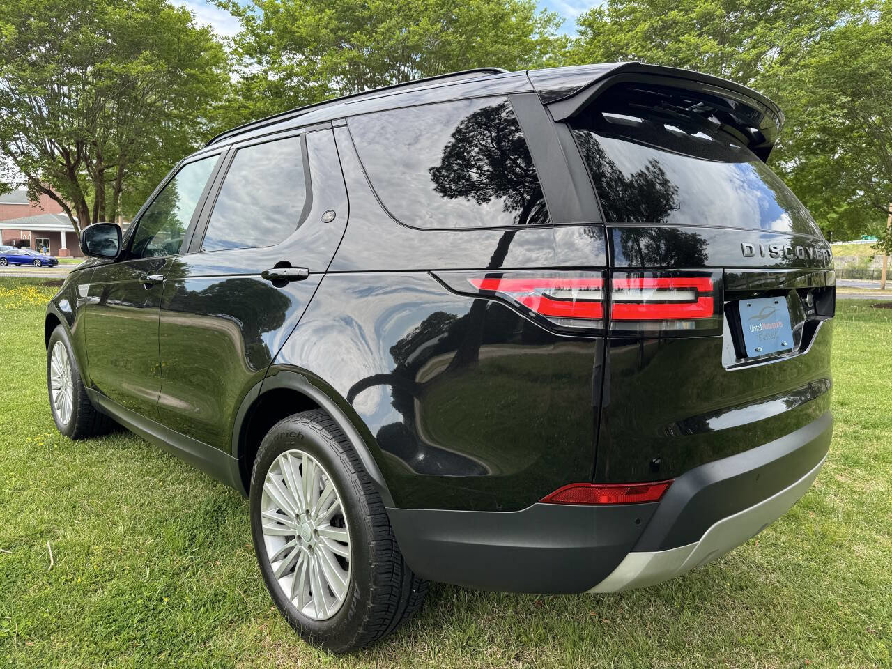 Used 2017 Land Rover Discovery HSE AWD/4WD image 7