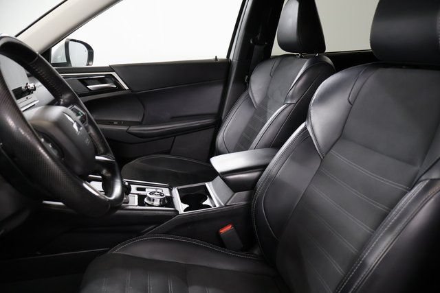 Used 2024 Mitsubishi Outlander SE AWD/4WD image 11