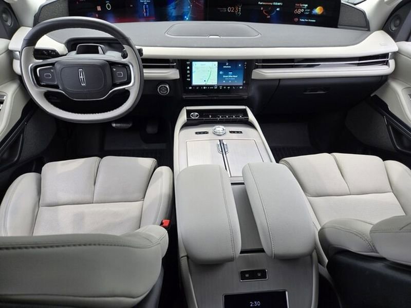 Used 2025 Lincoln Navigator Reserve AWD/4WD image 15