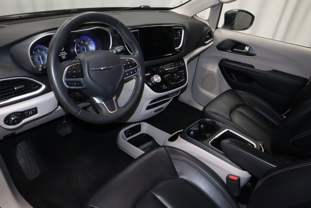 Used 2023 Chrysler Pacifica Touring-L FWD image 23