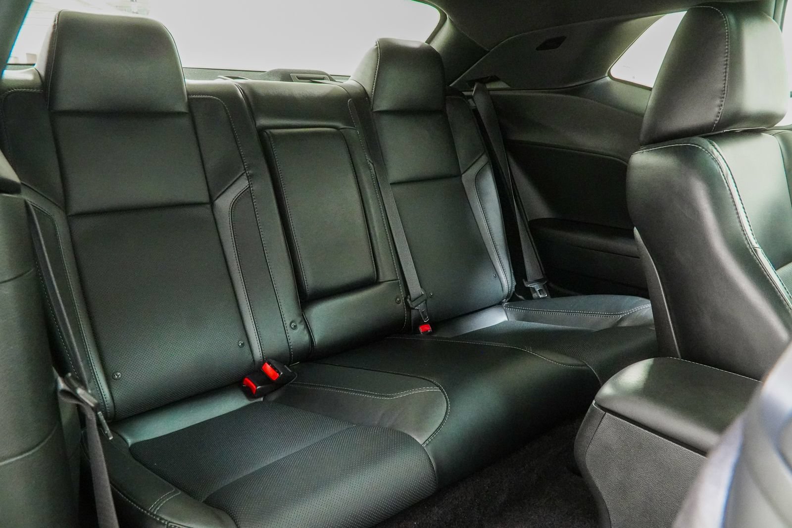 Used 2015 Dodge Challenger R/T Plus RWD image 41